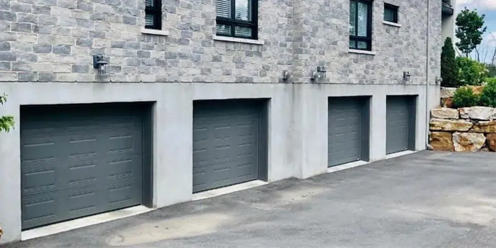 Réalisation porte de garage résidentielle Ste-Julie.